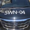 สติ๊กเกอร์รหัสรถยนต์องค์กรช่วยในการบริหาร fleet control และระบบอ้างอิงหมายเลขรถภายในธุรกิจ งานติดสติ๊กเกอร์หมายเลขรถบริษัทองค์ก ความทนทานสูง SWN-04 บนฝากระโปรงหน้ารถตู้บริษัทไดคัทเพื่อเพิ่มประสิทธิภาพการมองเห็นระยะไกล