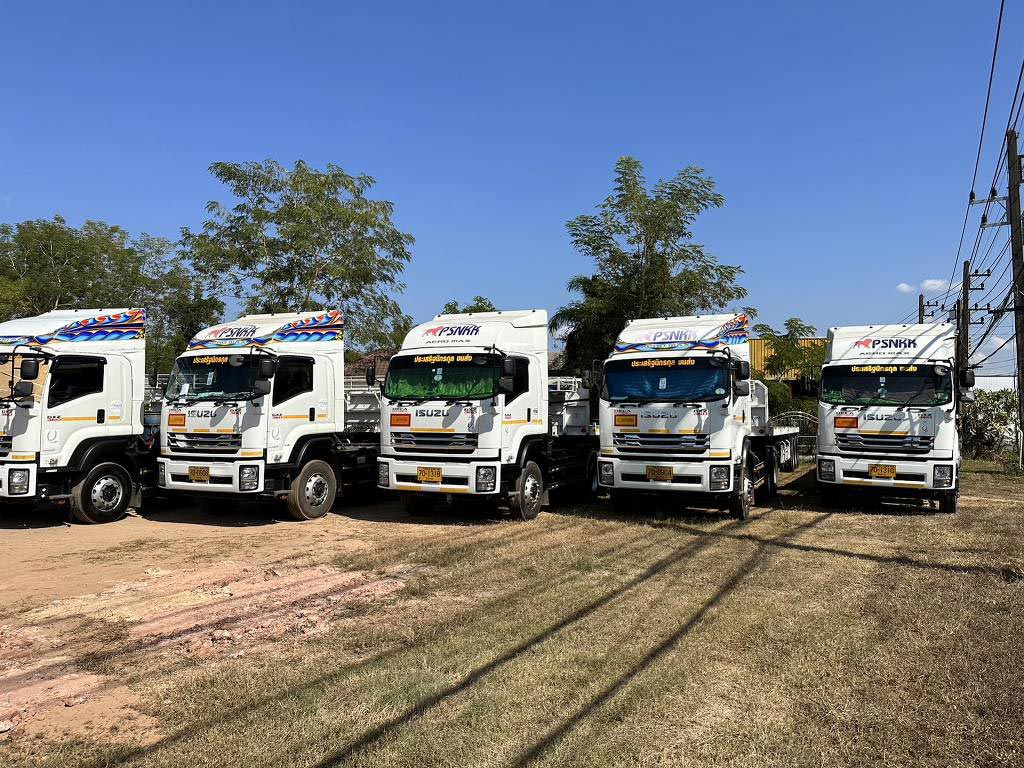 งานติดตั้งแถบสติ๊กเกอร์กระจกหน้ารถบรรทุก Isuzu เพื่อยกระดับความปลอดภัยและสร้างอัตลักษณ์หน่วยงานในนิคมอุตสาหกรรม
