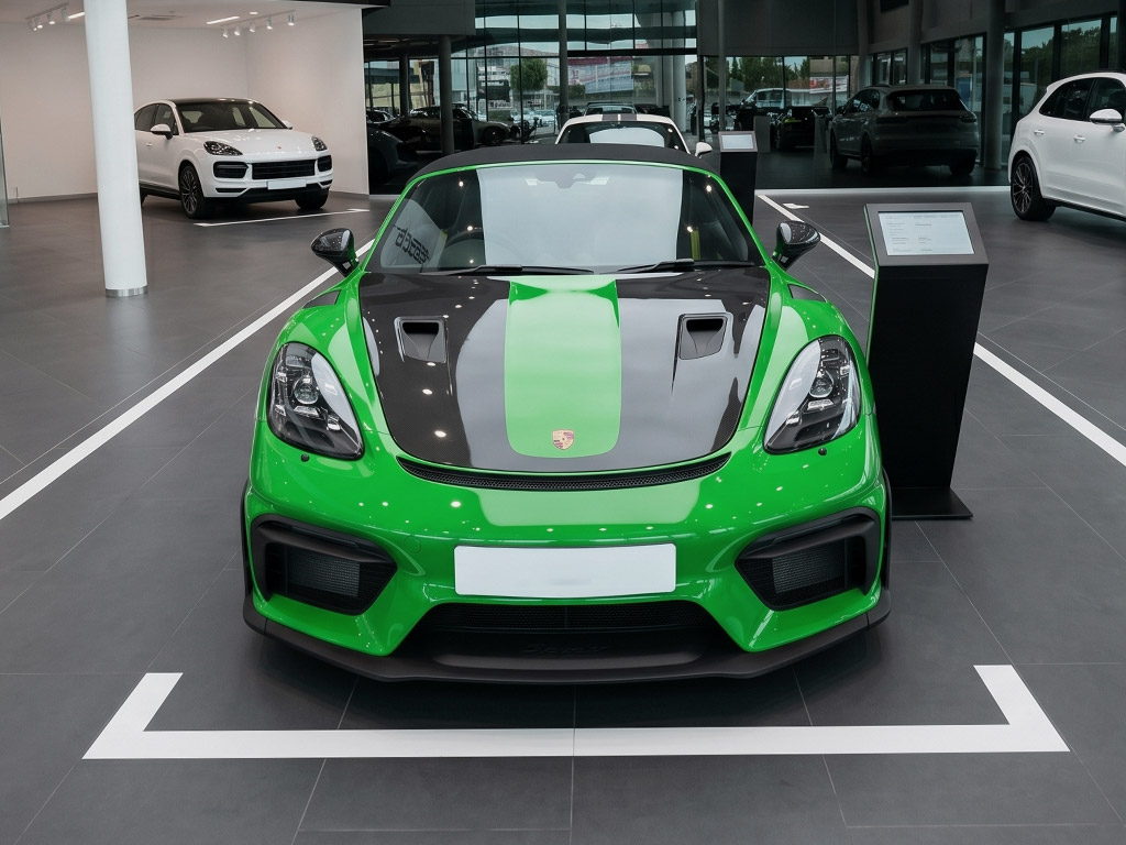 สติ๊กเกอร์ฝากระโปรงรถองค์กรบนรถ Porsche สำหรับใช้ถ่ายทำโปรดักชั่นและแคมเปญกิจกรรมบริษัท
