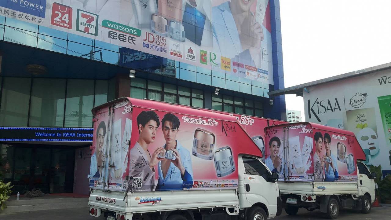 รถขนส่งองค์กรที่ผ่านการบำรุงรักษาสติ๊กเกอร์ตามรอบ เพื่อเตรียมความพร้อมสำหรับแคมเปญไตรมาสใหม่
