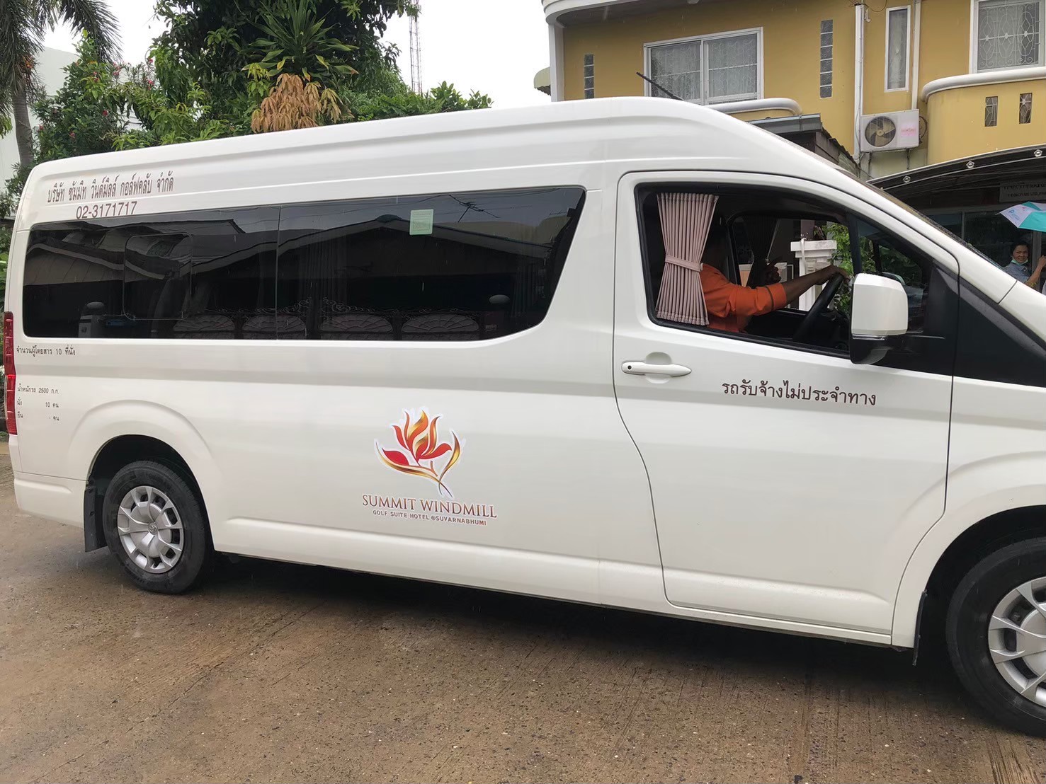 แร็ปสติ๊กเกอร์รถตู้รับส่งพนักงานพรีเมียม