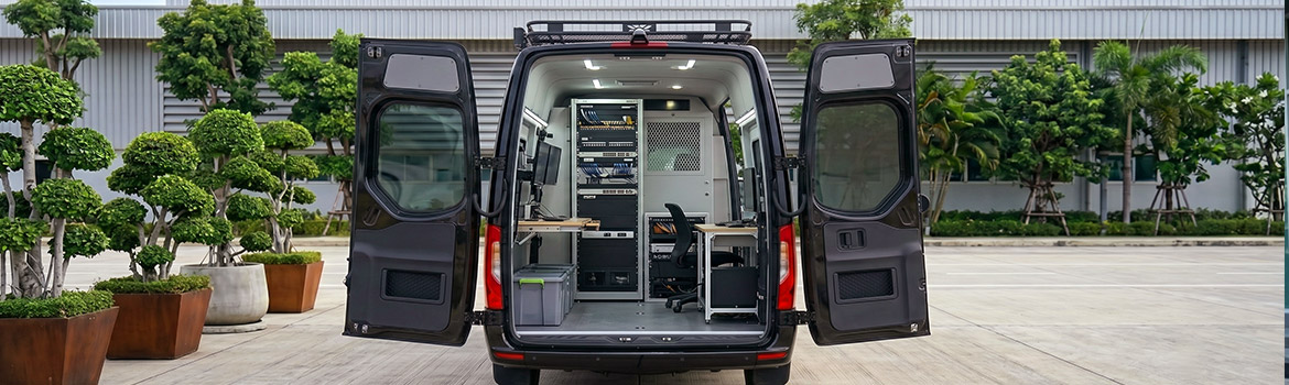 การวางแผนออกแบบกราฟิกหลังรถตู้ สำหรับรถตู้องค์กรแบบประตูแยกบาน (Split Door Van)