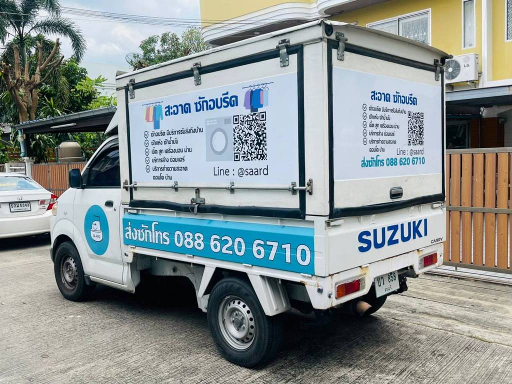 สติ๊กเกอร์ติดข้างรถกระบะหลังคาสูงแสดงรายละเอียดภาพสินค้าและช่องทางติดต่อสื่อสารครบถ้วน