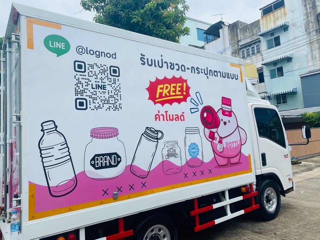 การจัดระเบียบสติ๊กเกอร์ QR Code บนรถ ฝั่งซ้ายให้สอดคล้องกับภาพจำลองบรรจุภัณฑ์และโปรโมชั่น