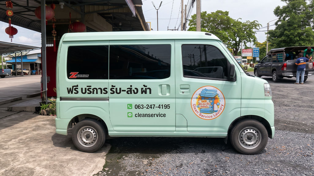 สติ๊กเกอร์เบอร์ติดต่อบนรถตู้บริษัท จัดวางตำแหน่งด้านข้างตัวถังร่วมกับเครื่องหมายการค้าเพื่อสร้างภาพลักษณ์องค์กร