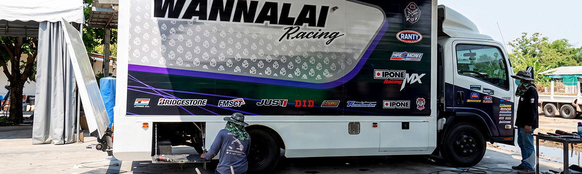 สติ๊กเกอร์รถกิจกรรมและอีเวนต์องค์กร ลายกราฟิก WANNALAI Racing ผู้สนับสนุนบนรถบรรทุกซัพพอร์ตทีมงาน