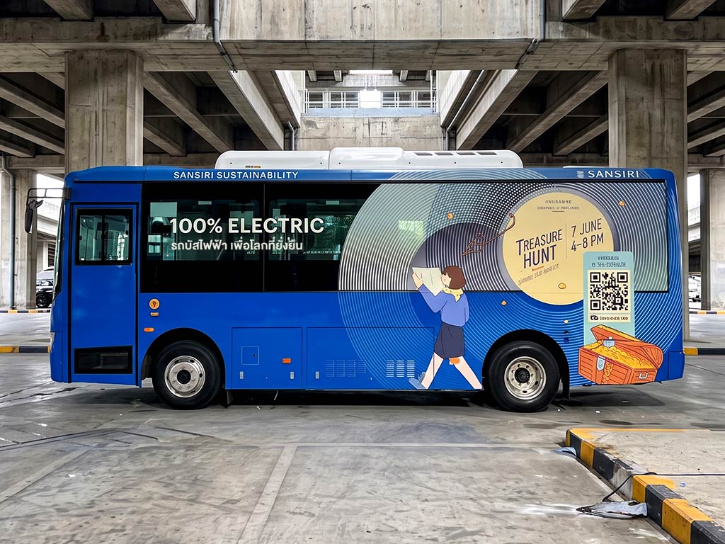 สติ๊กเกอร์รถ Roadshow ติดรถบัสไฟฟ้า Sansiri สำหรับแคมเปญการตลาดเคลื่อนที่เน้น Visibility สำหรับงานอีเวนต์การตลาด B2B