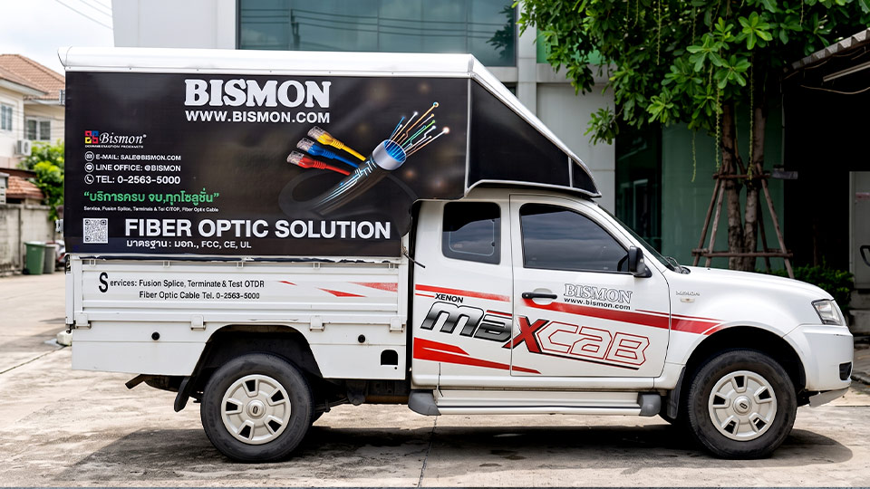 สติ๊กเกอร์ประชาสัมพันธ์เคลื่อนที่เนื้อ PVC พรีเมียม ลายแบรนด์ BISMON ระบบไฟเบอร์ออพติก บนตู้ทึบรถกระบะ