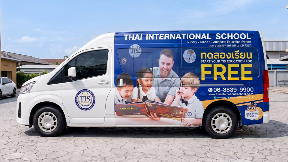 สติ๊กเกอร์ประชาสัมพันธ์เคลื่อนที่เนื้อ PVC พรีเมียม พิมพ์ลายแคมเปญรับสมัครนักศึกษา Thai International School