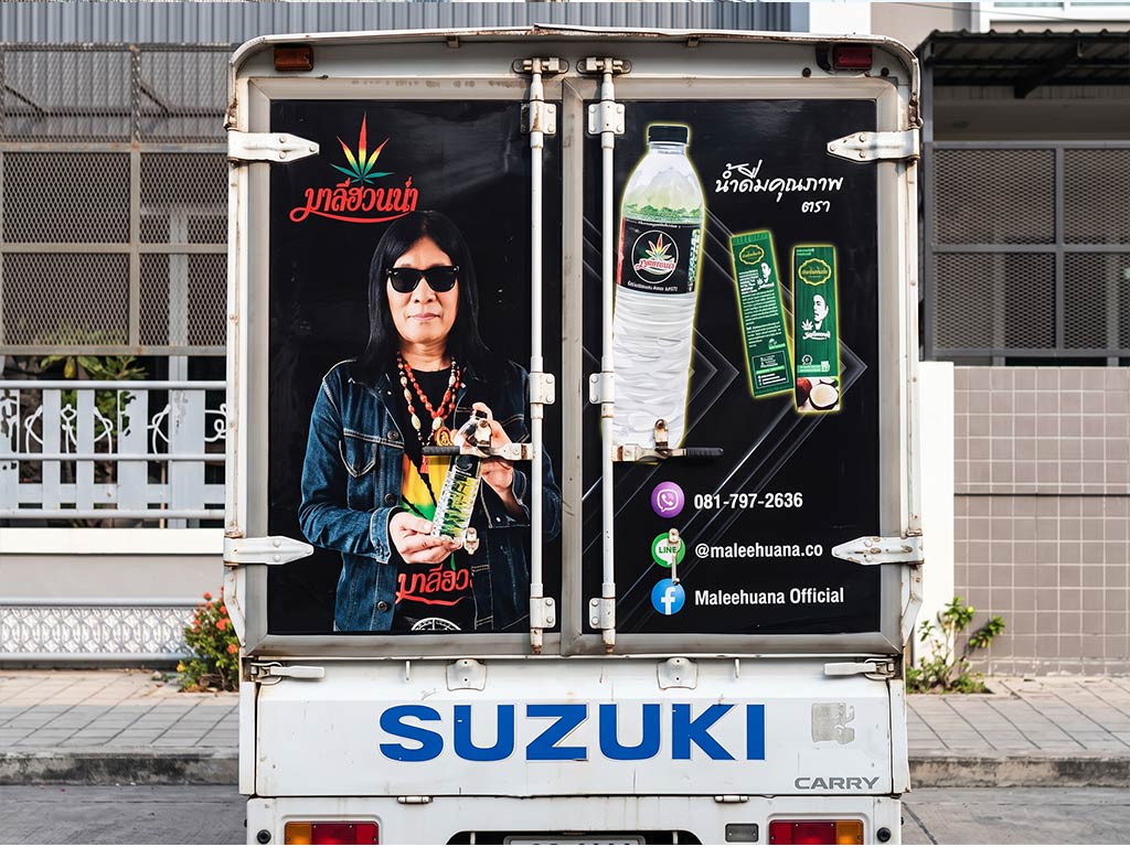 บริการแรปประตูท้ายรถขนส่งด้วยภาพสินค้าและพรีเซนเตอร์