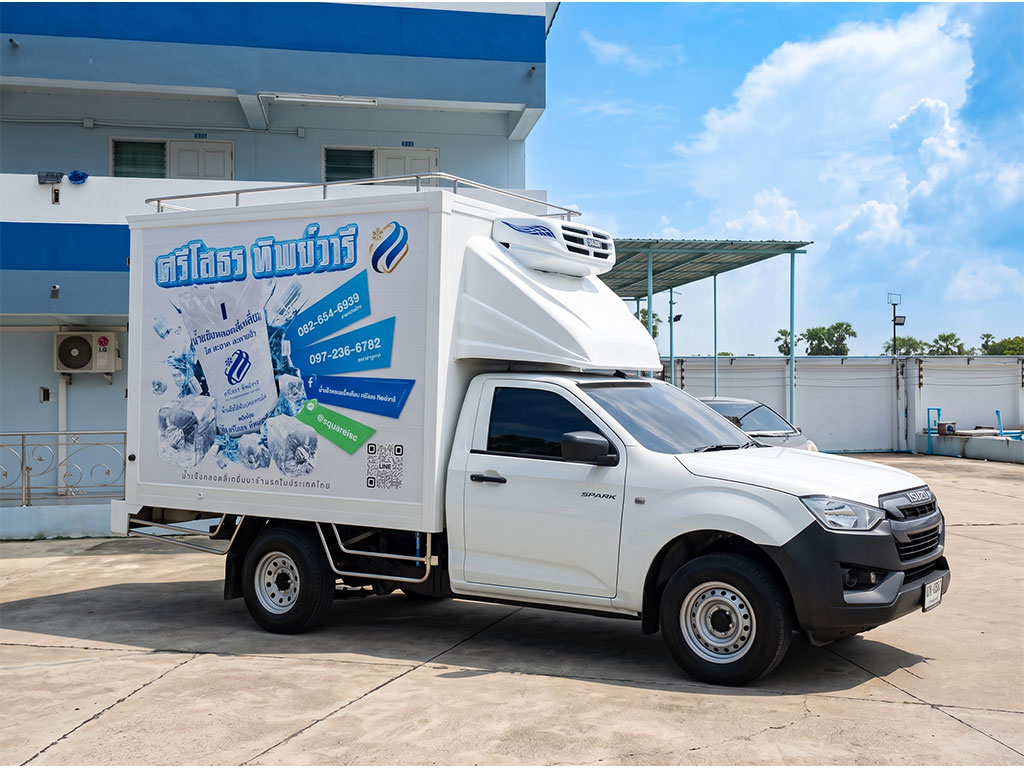 บริการรีแบรนด์รถห้องเย็นแสดงกราฟิกน้ำแข็งรอบตู้