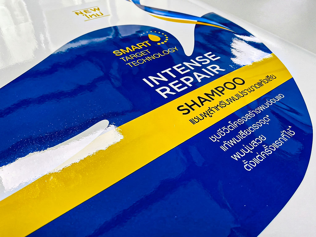 สติกเกอร์เนื้อใสพิมพ์สีทึบแสงกลมกลืนกับพื้นผิว สำหรับฉลากแชมพูและเครื่องสำอาง