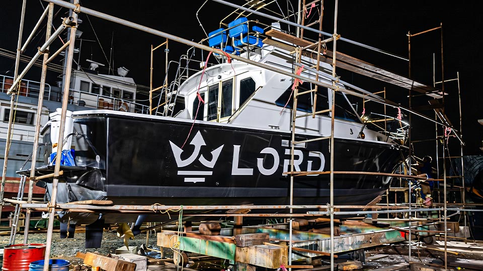 สติ๊กเกอร์ติดยานพาหนะทางน้ำบนตัวเรือ ทนทานต่อละอองน้ำทะเลและสภาพแวดล้อมรุนแรง