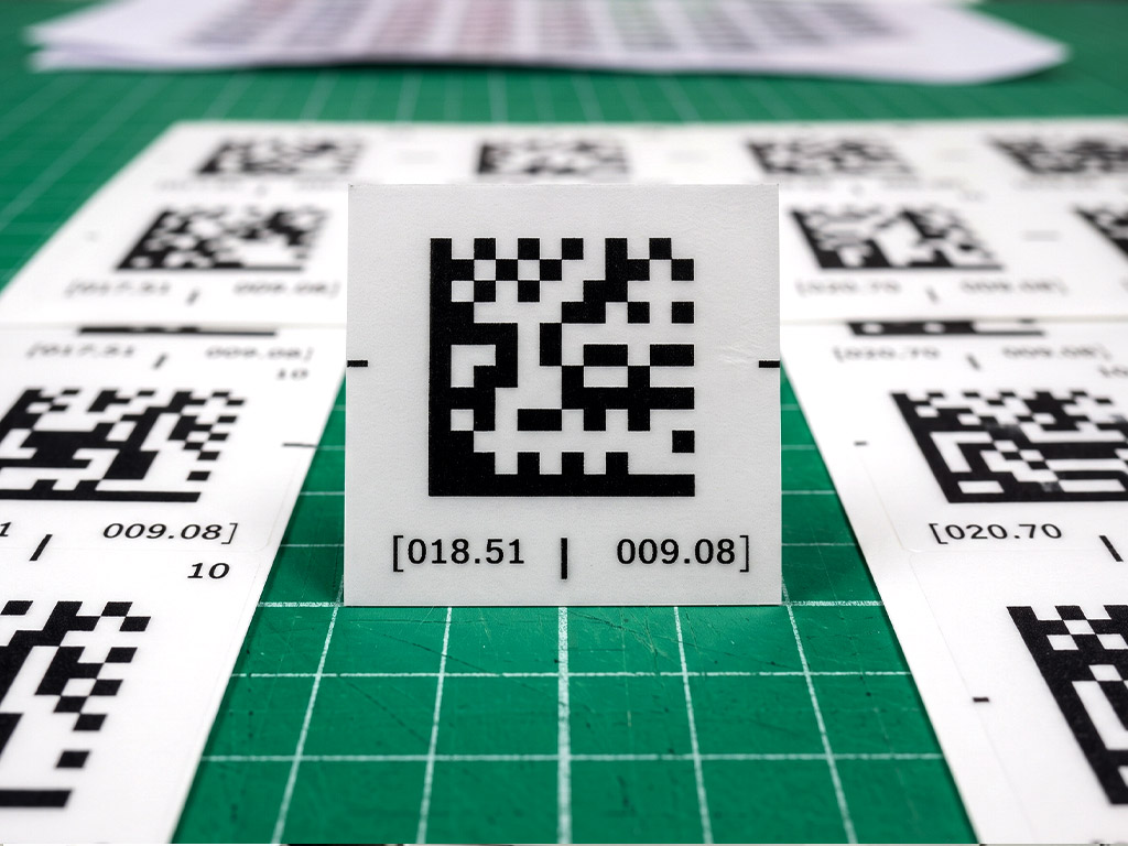 ฉลากสติ๊กเกอร์ Variable Data พิมพ์โค้ด 2 มิติและรหัสตัวเลขเฉพาะไม่ซ้ำ สำหรับควบคุมสต็อกและสินทรัพย์