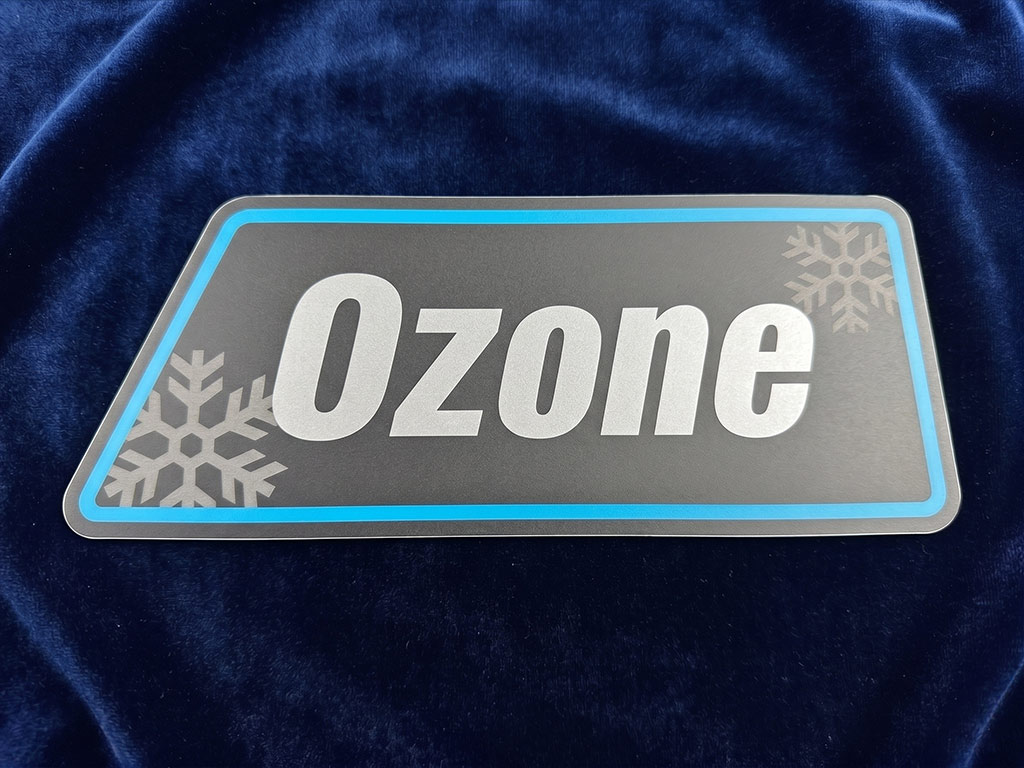 ป้ายเนมเพลทเครื่องจักรและ Data Plate อะลูมิเนียมไดคัทมุมมน Ozone ทนไอเย็นและการควบแน่น ไม่หลุดลอก