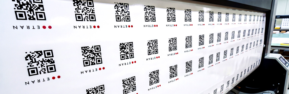 สติ๊กเกอร์บาร์โค้ดโรงงาน แบบ QR Code รหัสแปรผันแบรนด์ ETRAN พิมพ์ม้วนหน้ากว้าง คมชัดสูง