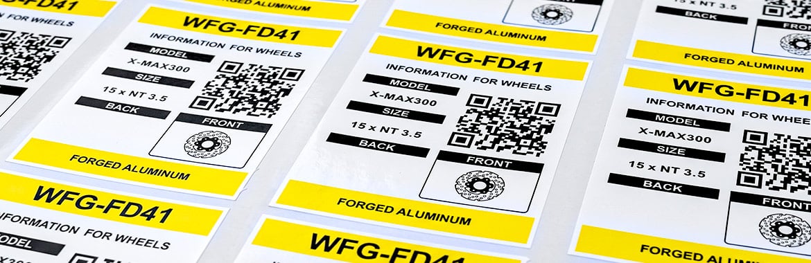 แผ่นสติ๊กเกอร์ Asset Tag แถบสีเหลืองพิมพ์รหัส WFG-FD41 และ QR Code คอนทราสต์สูง สำหรับระบบ Machine Identification และ Asset Tracking ในโรงงาน
