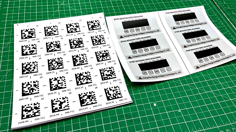 สติกเกอร์ระบุ Serial Number ข้อมูลแปรผันต่อเนื่องและป้ายเนมเพลทเครื่องจักรสำหรับตรวจสอบทรัพย์สิน