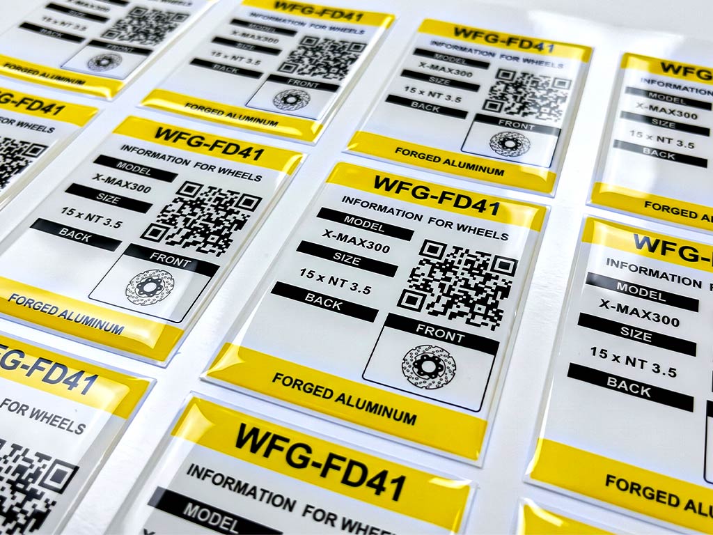 สติ๊กเกอร์หยอดเรซิ่นนูนระบุสถานะอุปกรณ์ WFG-FD41 มี QR Code สแกนข้อมูลตำแหน่ง Front Back ชัดเจน