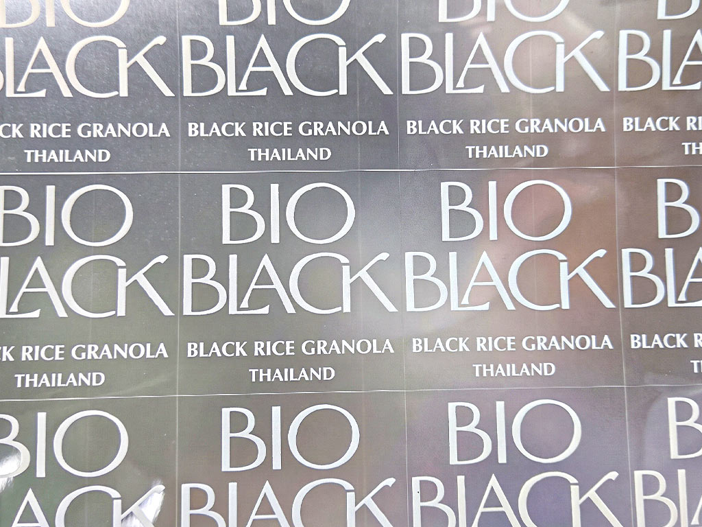 ฉลากใสพิมพ์สีขาว White Ink สติ๊กเกอร์กราโนล่าข้าวกล้อง BIO BLACK สไตล์มินิมอลบนซองใส