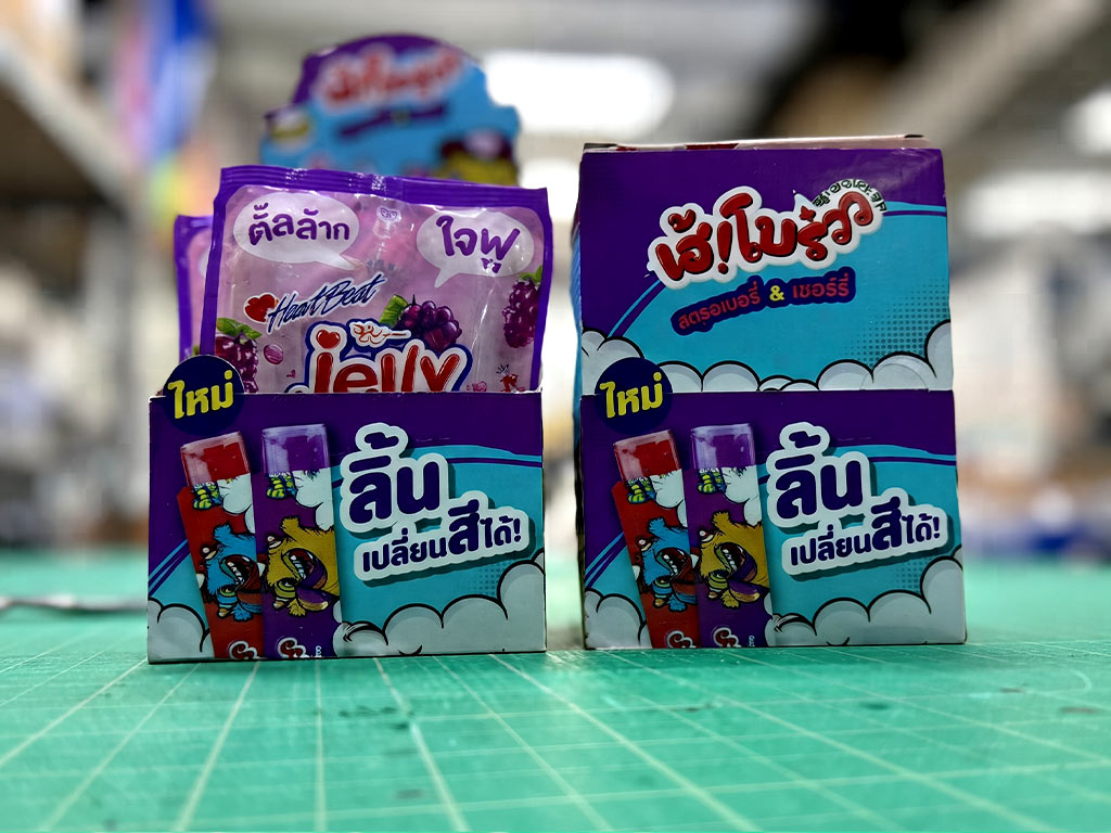 สติ๊กเกอร์ฉลาก อย. เปรียบเทียบกล่องบรรจุภัณฑ์แบบปิดสนิทและแบบเปิดตั้งโชว์สินค้า