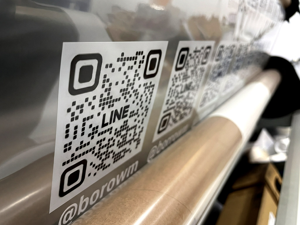 ฉลากใสพิมพ์สีขาว Transparent UV โคลสอัปบล็อกรองขาวใต้ QR Code คมชัดระดับพิกเซล