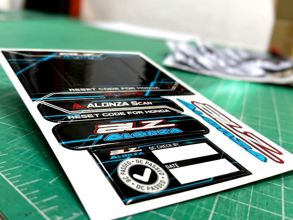 ฉลาก QC, Lot, Batch และ Traceability สติ๊กเกอร์ชุด ALONZA โทนสีฟ้าไซแอนตัดแดง รุ่น Cyan Edition สวยงามสะดุดตา
