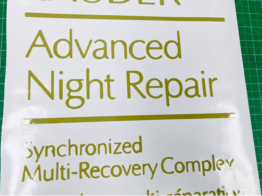 ฉลากใสพิมพ์สีขาว White Ink ข้อความ Advanced Night Repair สีทองมะกอกคมชัดระดับไมโคร