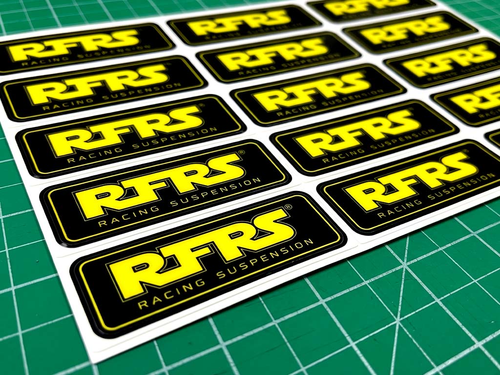 สติ๊กเกอร์ทนความร้อนมุมมองเฉียง แสดงการจัดเรียงแผงสติ๊กเกอร์ RFRS ผิวเงาคมชัด