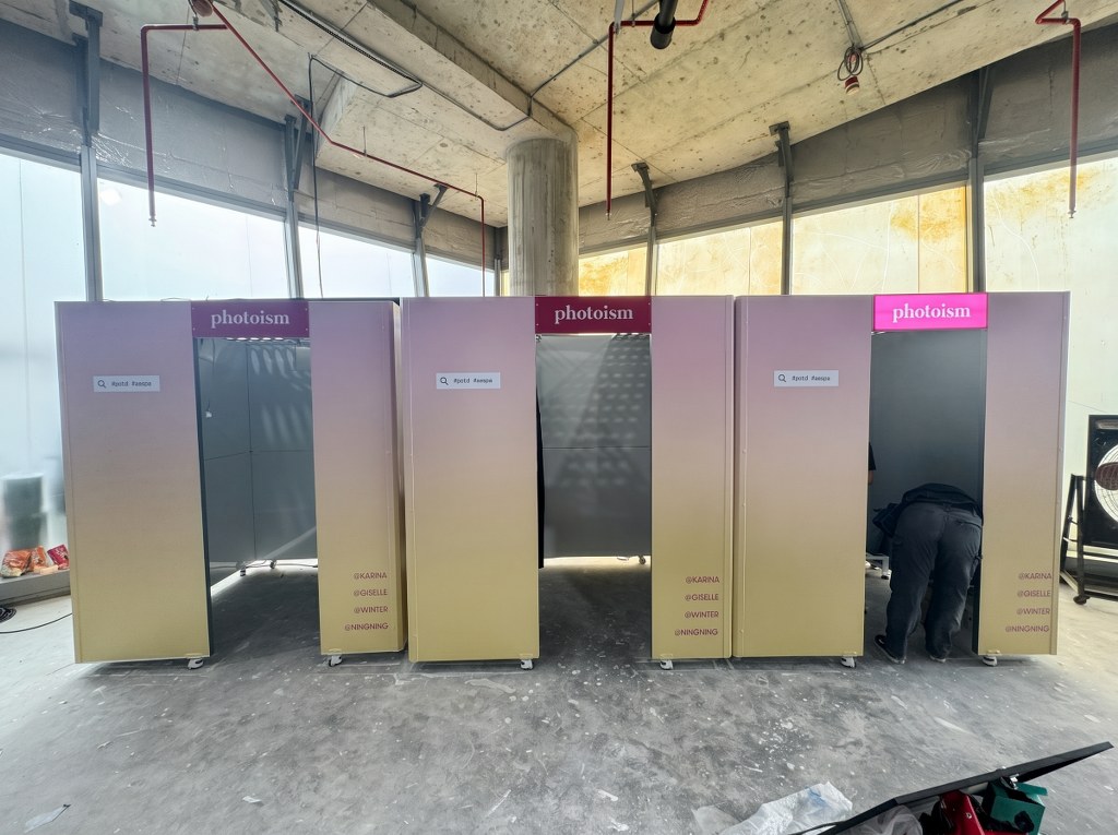 รับทำสติ๊กเกอร์ติดภายนอก ทนแดด ทนฝน ตู้โฟโต้บูธ Photoism งานกลางแจ้งทน UV ทนความชื้น อายุใช้งานยาว