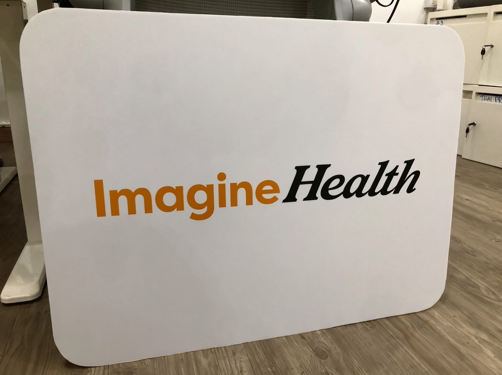 รับทำสติ๊กเกอร์ติดภายนอก ทนแดด ทนฝน แผ่นป้าย Imagine Health งานกลางแจ้งทน UV ทนความชื้น อายุใช้งานยาว