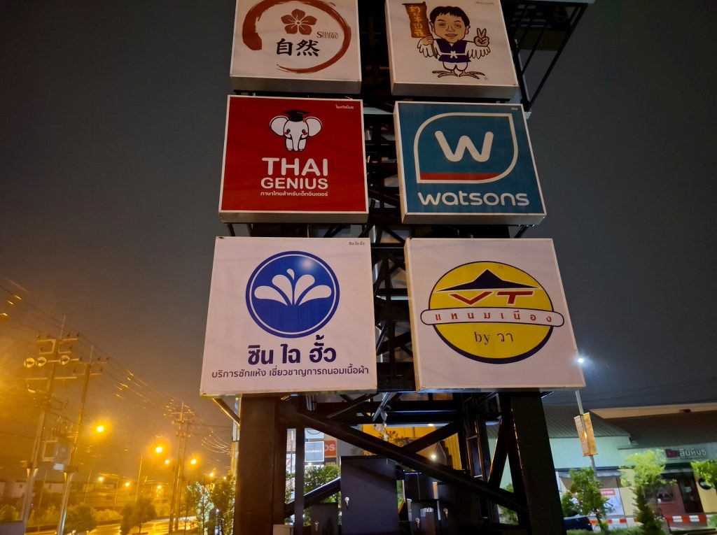 รับทำสติ๊กเกอร์ติดภายนอก ทนแดด ทนฝน ติดตั้งบนโครงเสาป้ายทาวเวอร์ สติกเกอร์สำหรับงานกลางแจ้งและสภาวะหนัก