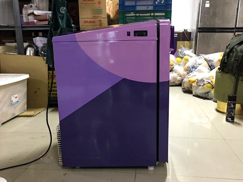 รับทำสติ๊กเกอร์กาวเหนียวพิเศษงานติดบน Powder Coat ด้านข้างตู้แช่ ทนความร้อนคอมเพรสเซอร์