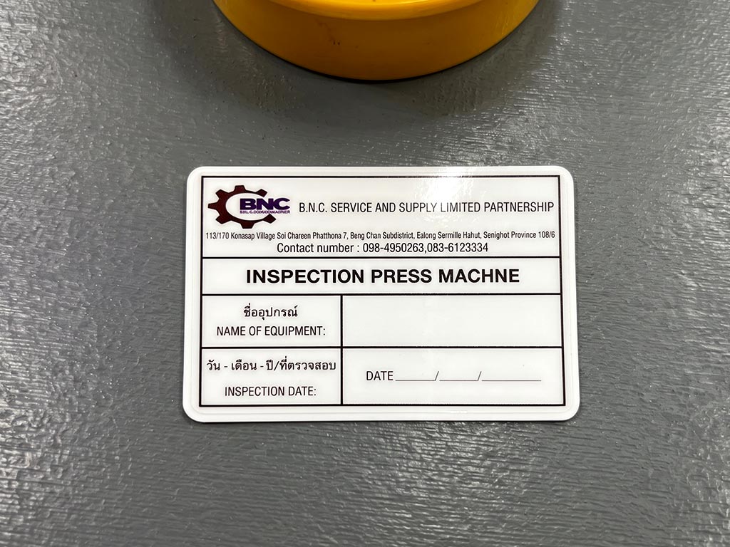 ฉลาก QC, Lot, Batch และ Traceability ป้าย INSPECTION PRESS MACHINE ภาพระนาบตรง แสดงโครงสร้างเลย์เอาต์สมบูรณ์