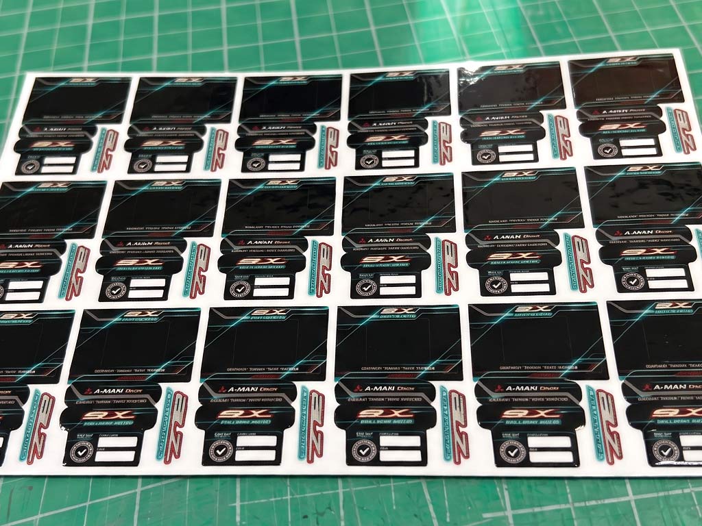 ฉลาก QC, Lot, Batch และ Traceability แผ่นพิมพ์สเกลใหญ่รวม 18 ชุดสติ๊กเกอร์เครื่องมือตรวจเช็กยานยนต์ ภาพระนาบตรง