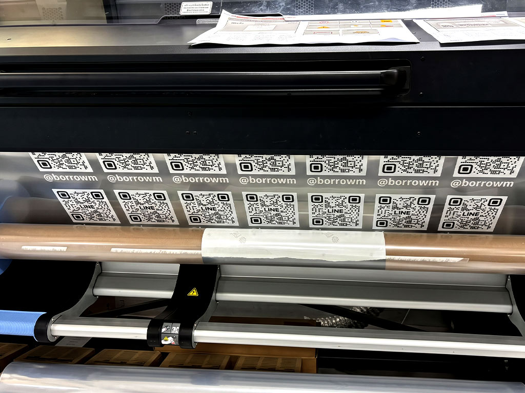 ฉลากใสพิมพ์สีขาว Transparent UV แถวพิมพ์สติ๊กเกอร์ QR Code จำนวนมากด้วยเครื่องพิมพ์ UV