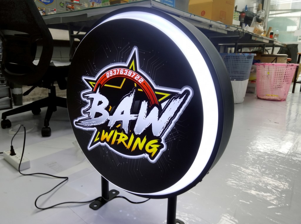 รับทำสติ๊กเกอร์ติดภายนอก ทนแดด ทนฝน ป้ายไฟ BAW WIRING งานกลางแจ้ง ความชื้นสูง หรือสภาวะหนักที่ต้องประเมิน UV และอายุใช้งาน