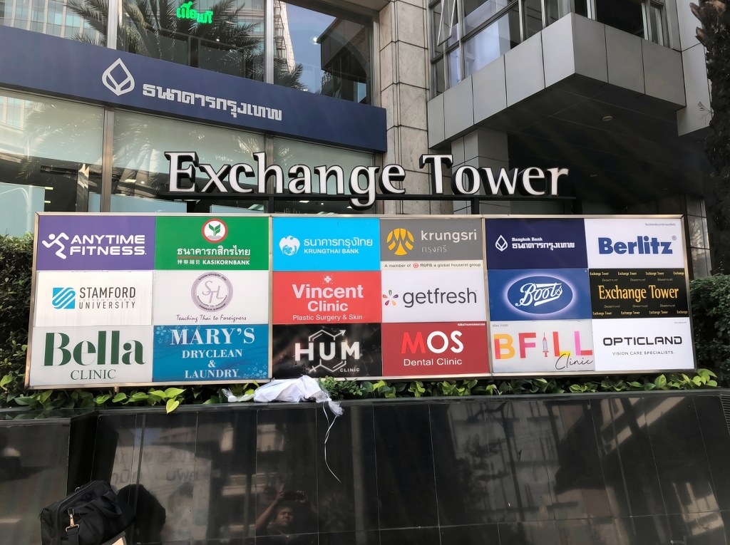 รับทำสติ๊กเกอร์ติดภายนอก ทนแดด ทนฝน ป้าย Exchange Tower งานกลางแจ้ง ความชื้นสูง หรือสภาวะหนักที่ต้องประเมิน UV และอายุใช้งาน