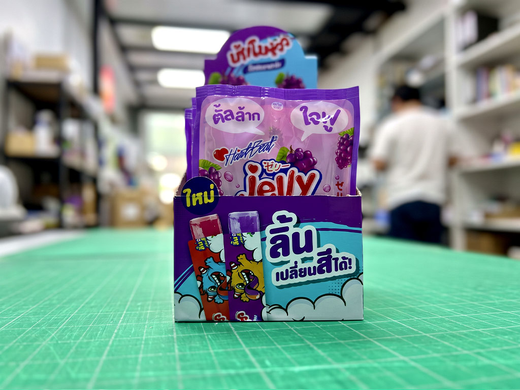 รับผลิตสติ๊กเกอร์ฉลาก อย. กล่องดิสเพลย์สินค้าเยลลี่พร้อมจำหน่ายบนเคาน์เตอร์แคชเชียร์