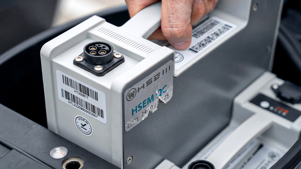 สติ๊กเกอร์ฉลาก QC ตรวจสอบย้อนกลับ ฟิล์มสังเคราะห์เหนียวพิเศษ ป้องกันการฉีกขาดและข้อมูลขาดช่วง สำหรับจัดซื้อ