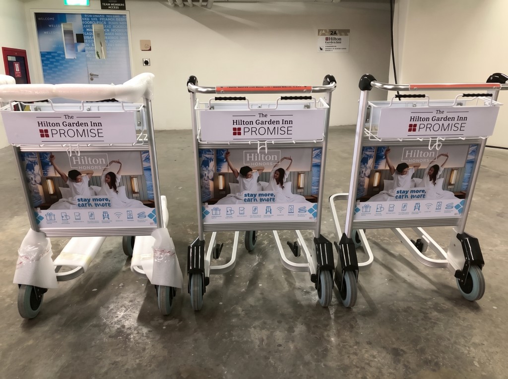 สติ๊กเกอร์ Outdoor ติดรถเข็นสัมภาระระดับพรีเมียม จัดวางลวดลายมาตรฐานเดียวกันทั้งชุด