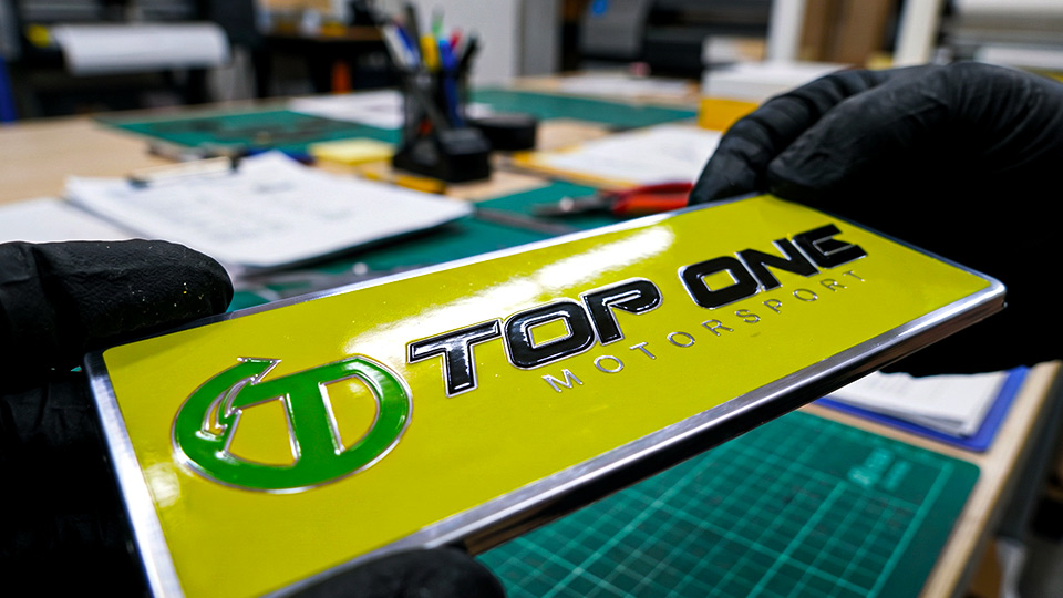 รับพิมพ์ป้ายสเปกเครื่องจักรด้วย UV ป้ายเนมเพลทเครื่องจักร Data Plate ตรวจสอบ Ink Adhesion ทนรอยขูดขีด